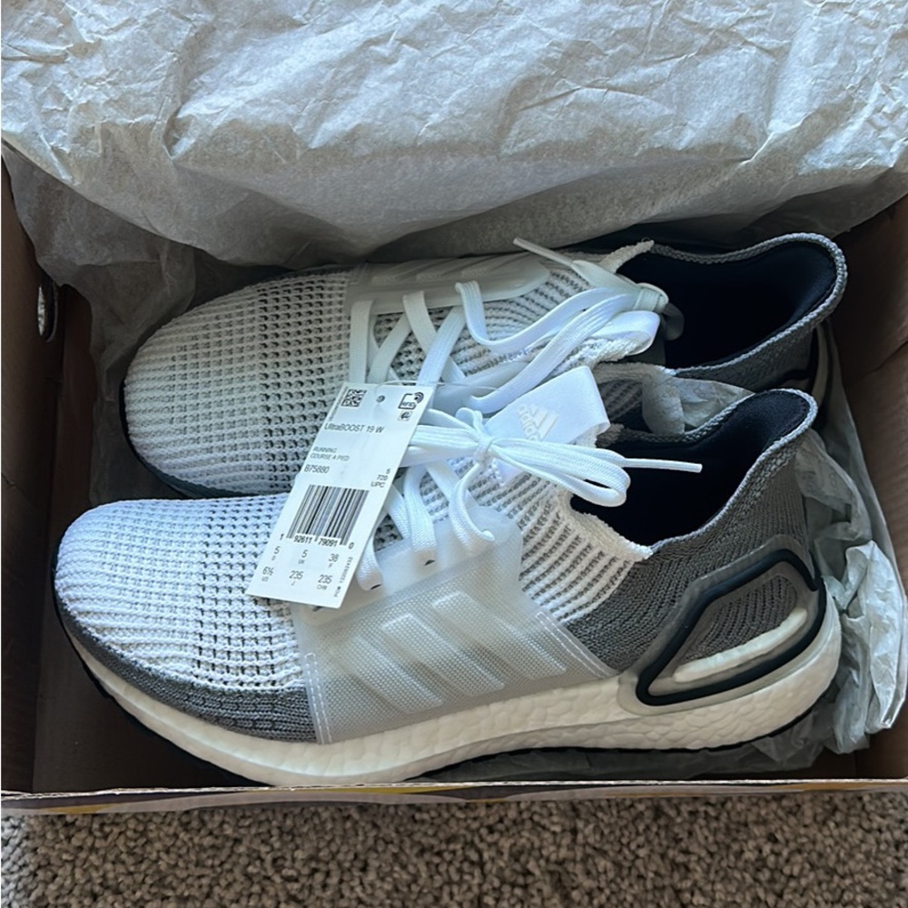 NIB Women’s Adidas Ultraboost 19 Size 6.5